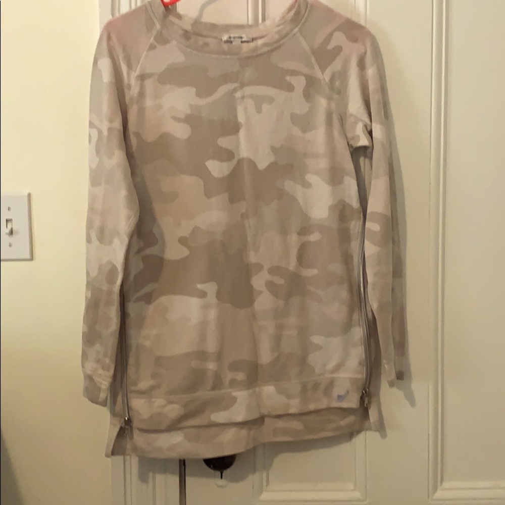 Stella & Dot camo zip sweatshirt